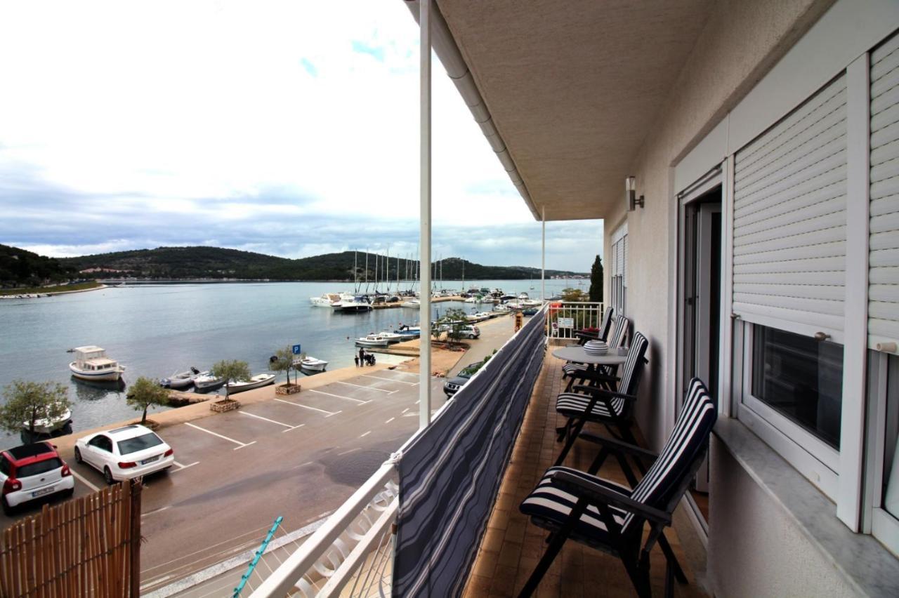 Apartment Masa Tisno Luaran gambar